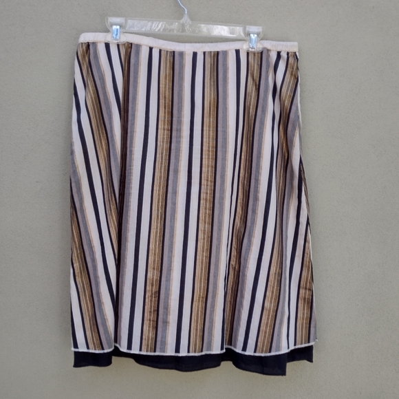 Old Navy Black, Gold & Cream Stripped Skirt 'Vintage' from 2006 in Size Medium - Picture 3 of 6